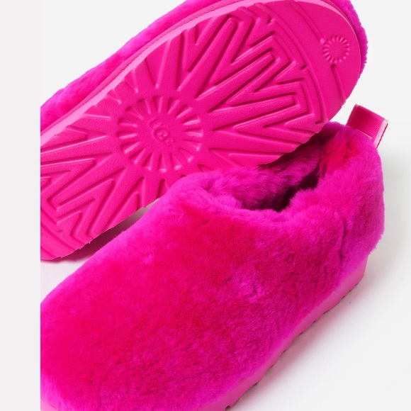 UGG Women Classic Cozy Bootie slippers - Picture 2 of 10